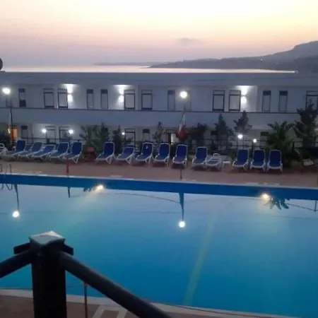 Tatil Evi Romantic Flat, Sea View Costa Makauda *